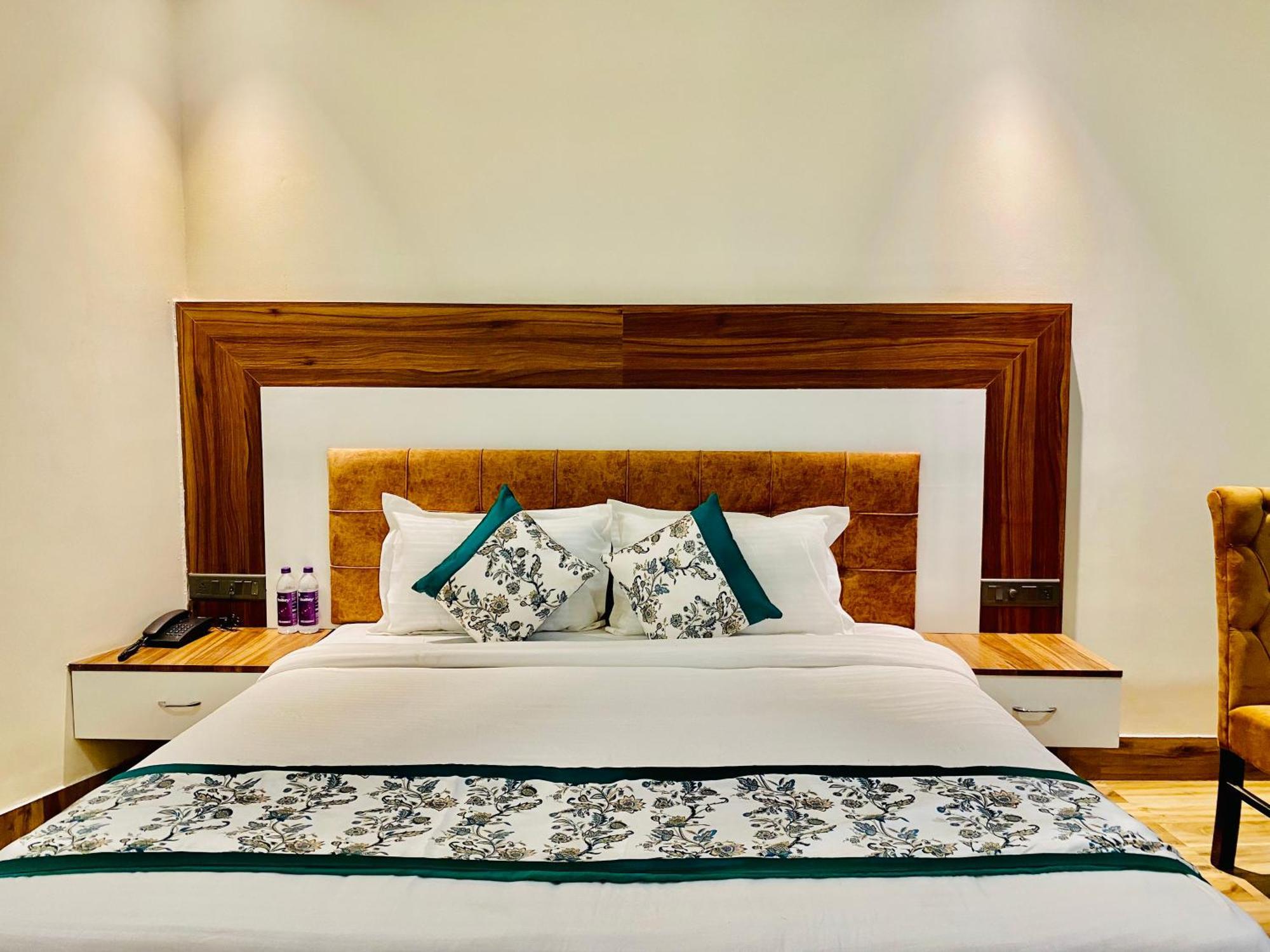Hotel White House Walking Distance From Golden Temple- With Parking アムリトサル エクステリア 写真