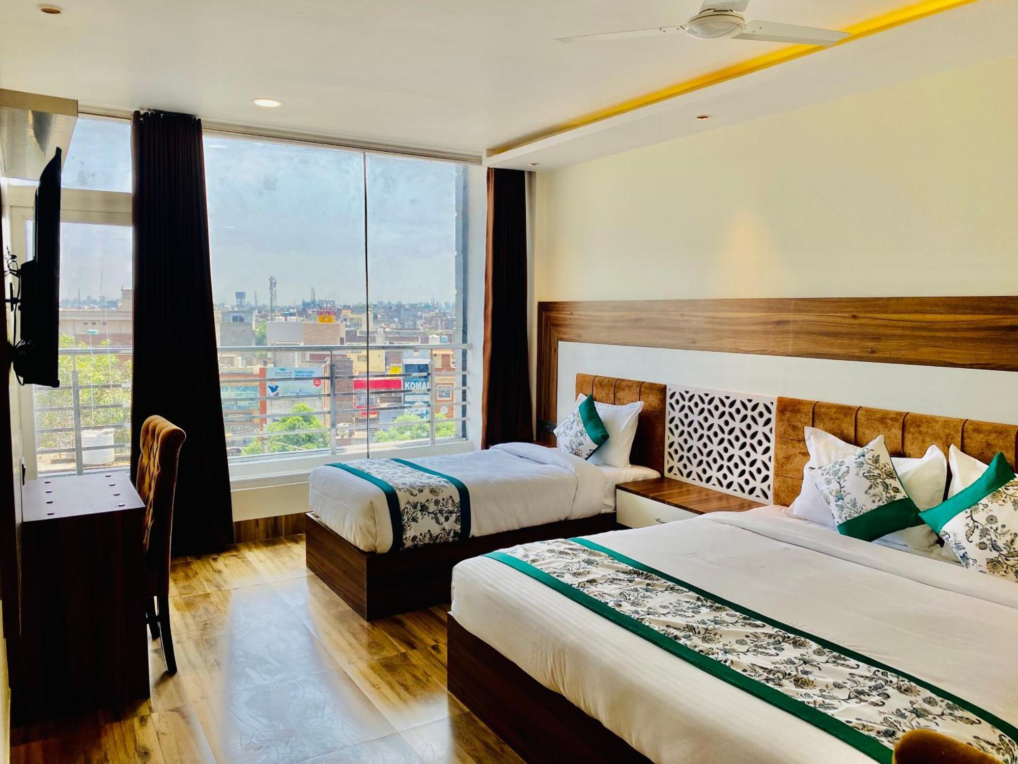 Hotel White House Walking Distance From Golden Temple- With Parking アムリトサル エクステリア 写真
